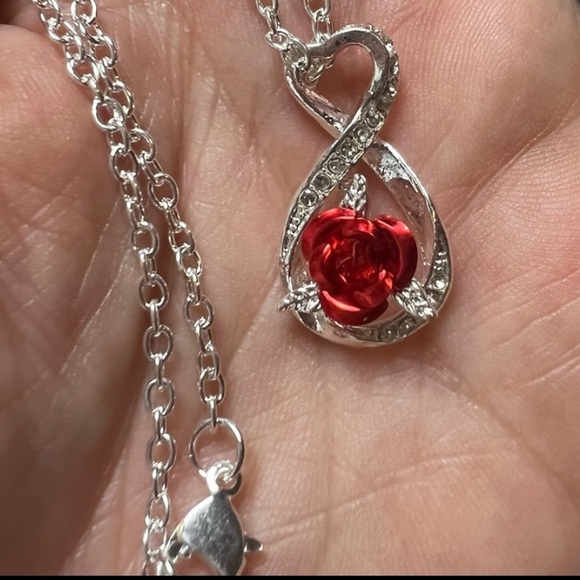 ❤️ New gold/ silver floral red rose infinity pendant choker necklace w rhin… - Picture 3 of 4